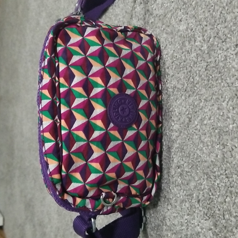 Super Cute Kipling Crossbody In Retired Kaleidoscope  Triangle Pattern